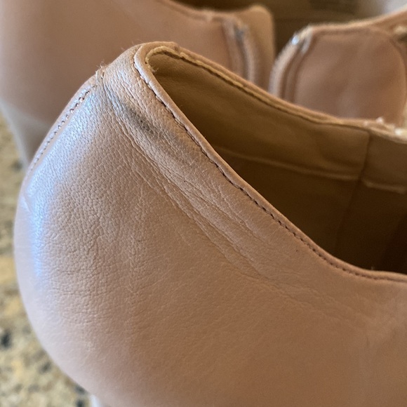 Gianni Bini Cream/Tan Zipper Heels Booties 8.5 - Picture 3 of 9